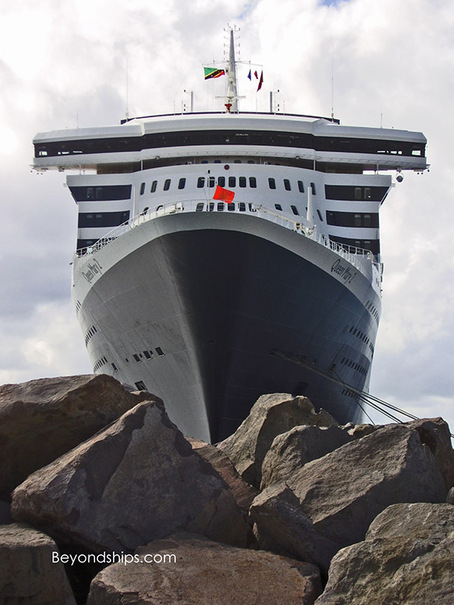 Queen Mary 2 in St Kitts