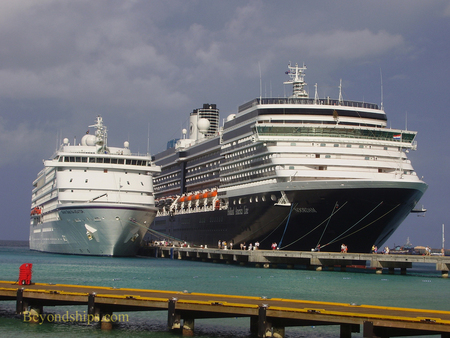 Picture Cruise ships Noordam and Seven Seas Navigator in Grand Turk