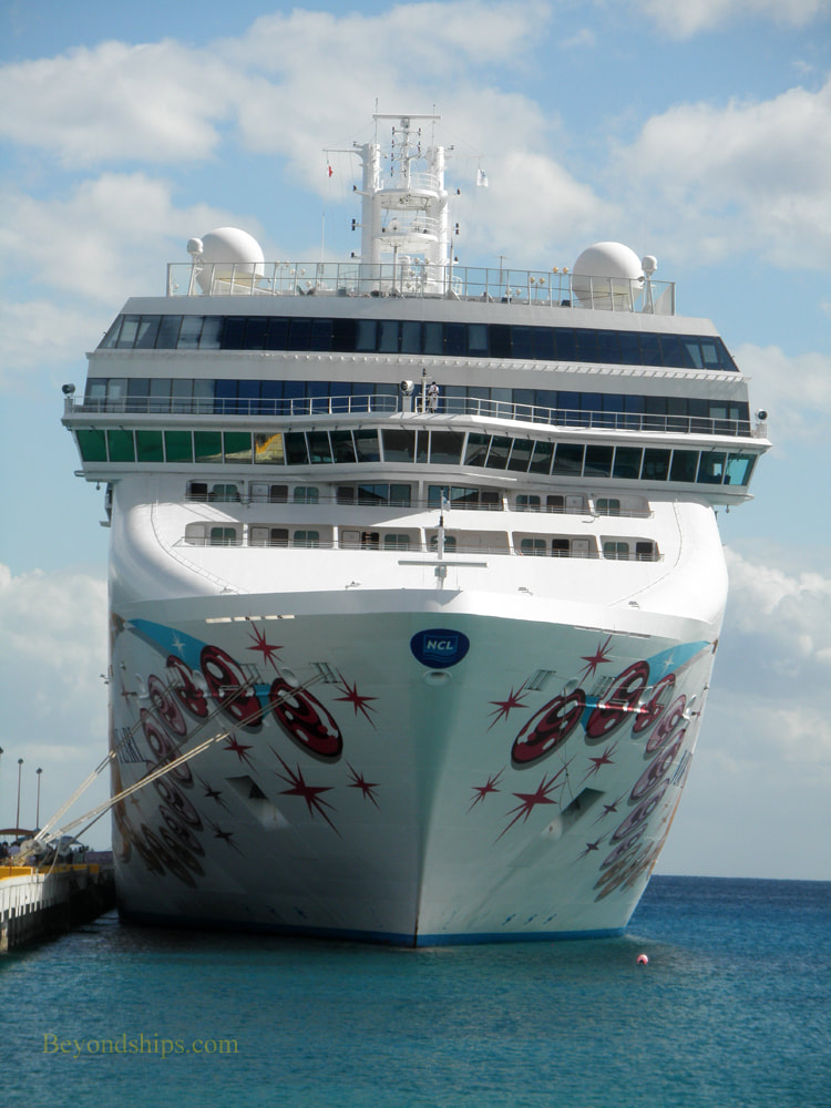 Cruise ship Norwegian Pearl in Costa Maya cruise port