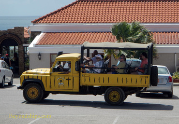 Aruba, safari bus