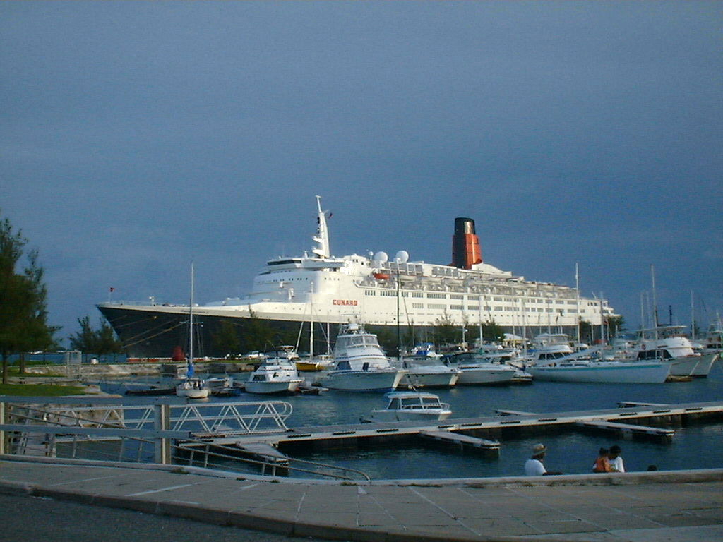 Queen Elizabeth 2 QE2 in Bermuda