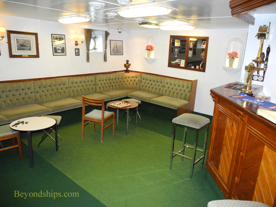 Picture Royal Yacht Britannia, Warrant Officers and Chiefs' Mess