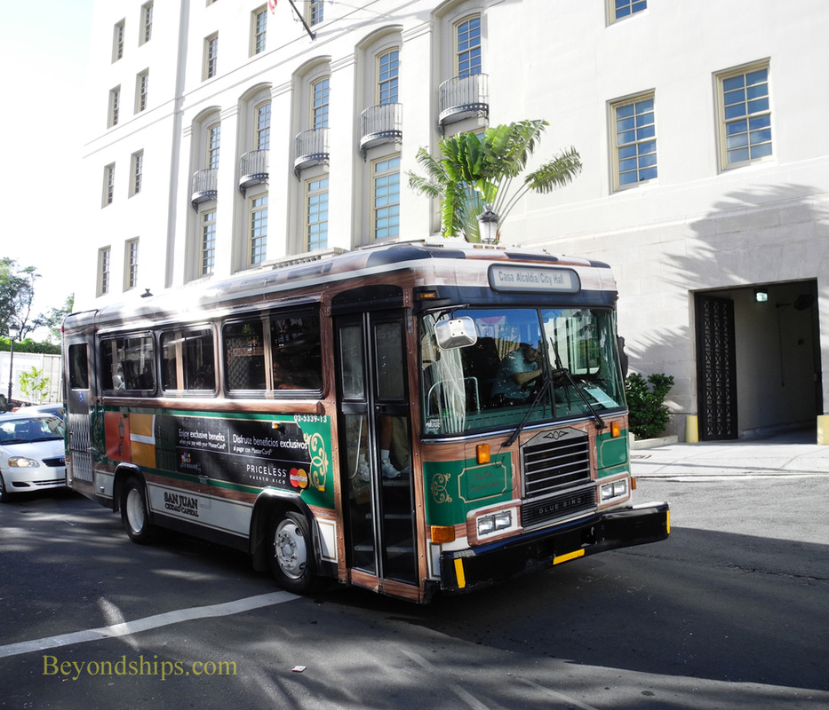 Picture tour bus Old San Juan