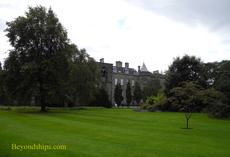 Picture Holyroodhouse from garden