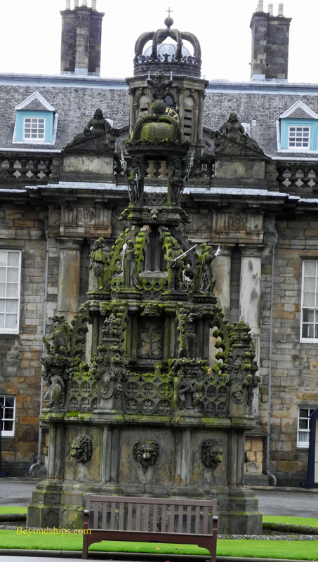 Picture Holyroodhouse fountain