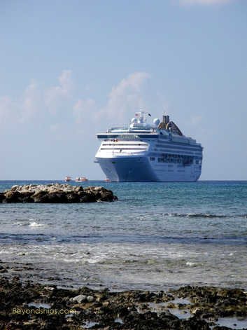 Oceana cruise ship, Grand Cayman