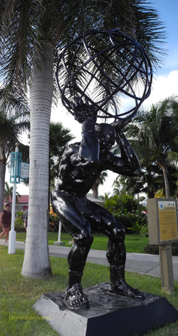 Statue cruise port St Maarten