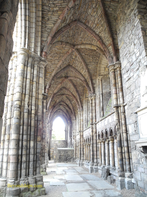 Picture Holyroodhouse church ruins