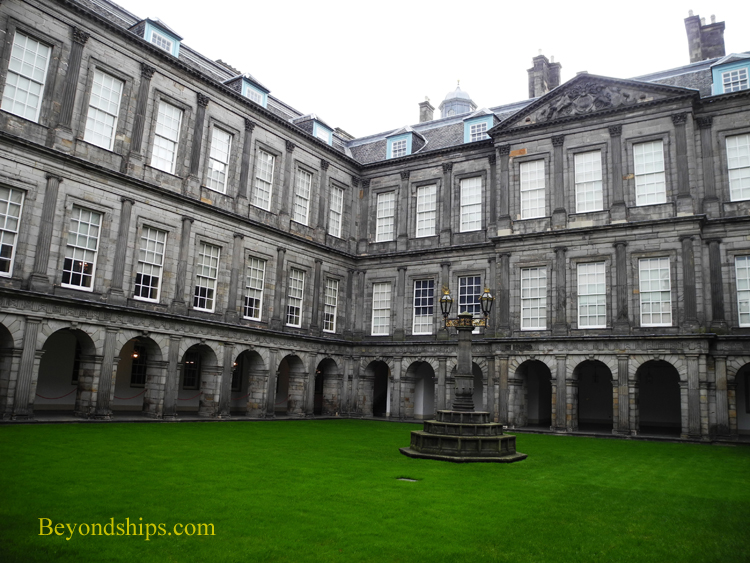Picture Holyroodhouse courtyard
