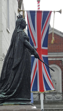 Queen Victoria statue Windsor Castle
