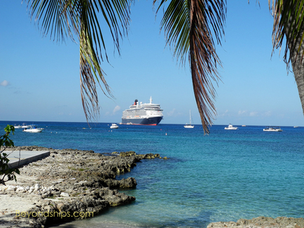 Queen Elizabeth cruise ship off Grand Cayman
