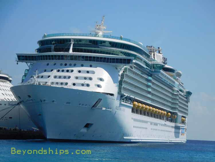 Freedom of the Seas in Costa Maya cruise port