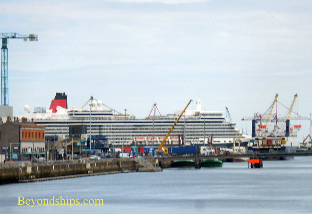 Cruise ship Queen Elizabeth in Dublin