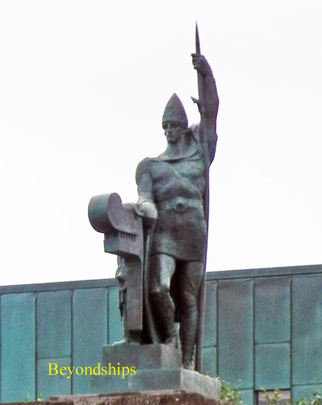 Reykjavik Ingólfr Arnarson statue